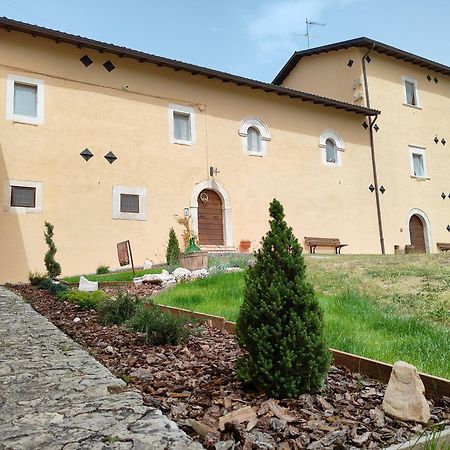 Casa Fra Ambrogio Pizzoli Exterior foto