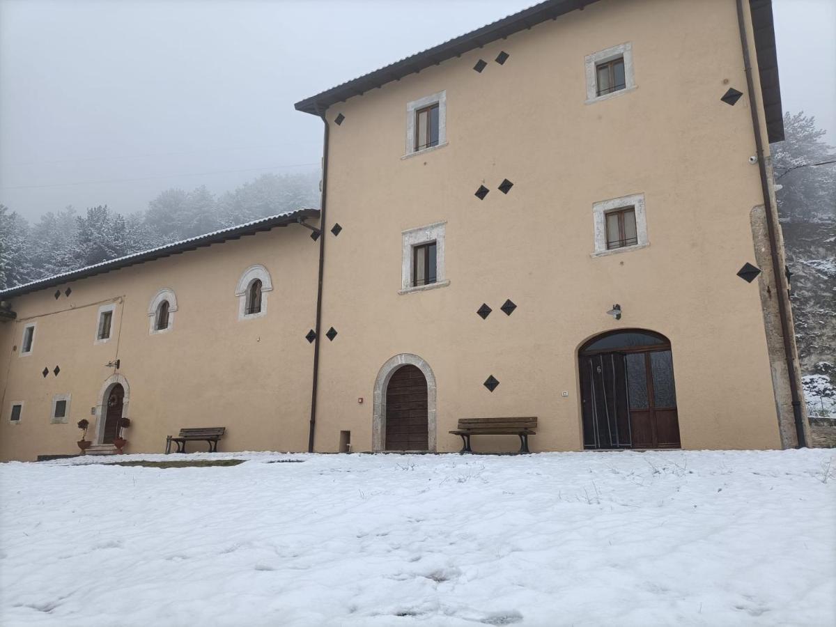 Casa Fra Ambrogio Pizzoli Exterior foto