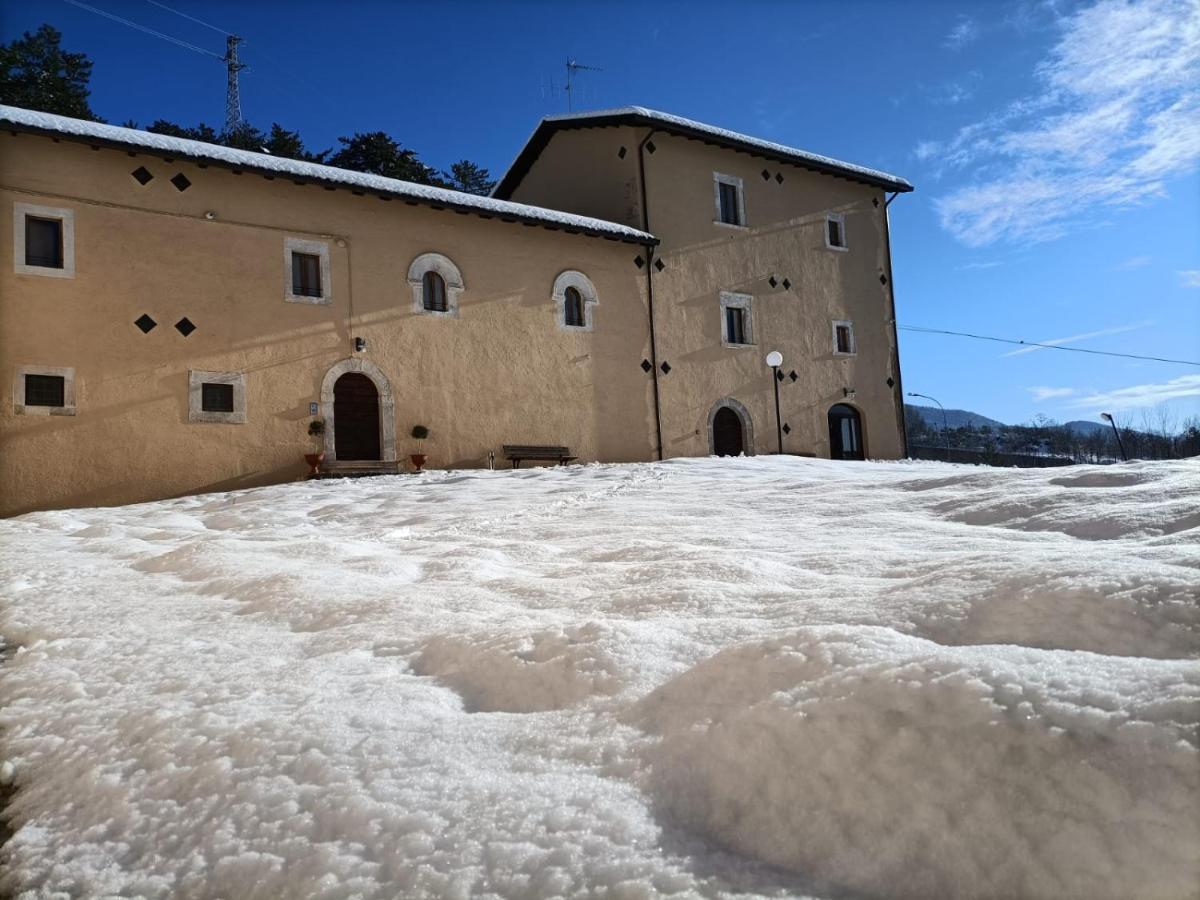 Casa Fra Ambrogio Pizzoli Exterior foto